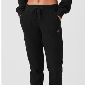 Alo Yoga Muse Sweatpants